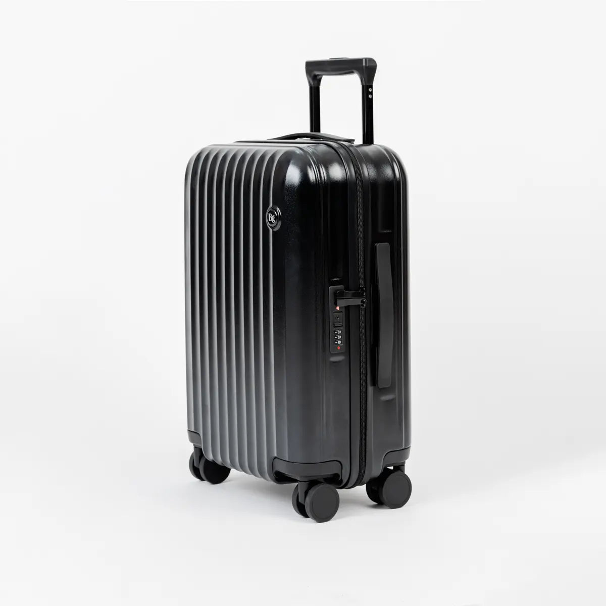 Maleta negra premium, perfecta para esos viajes largos.