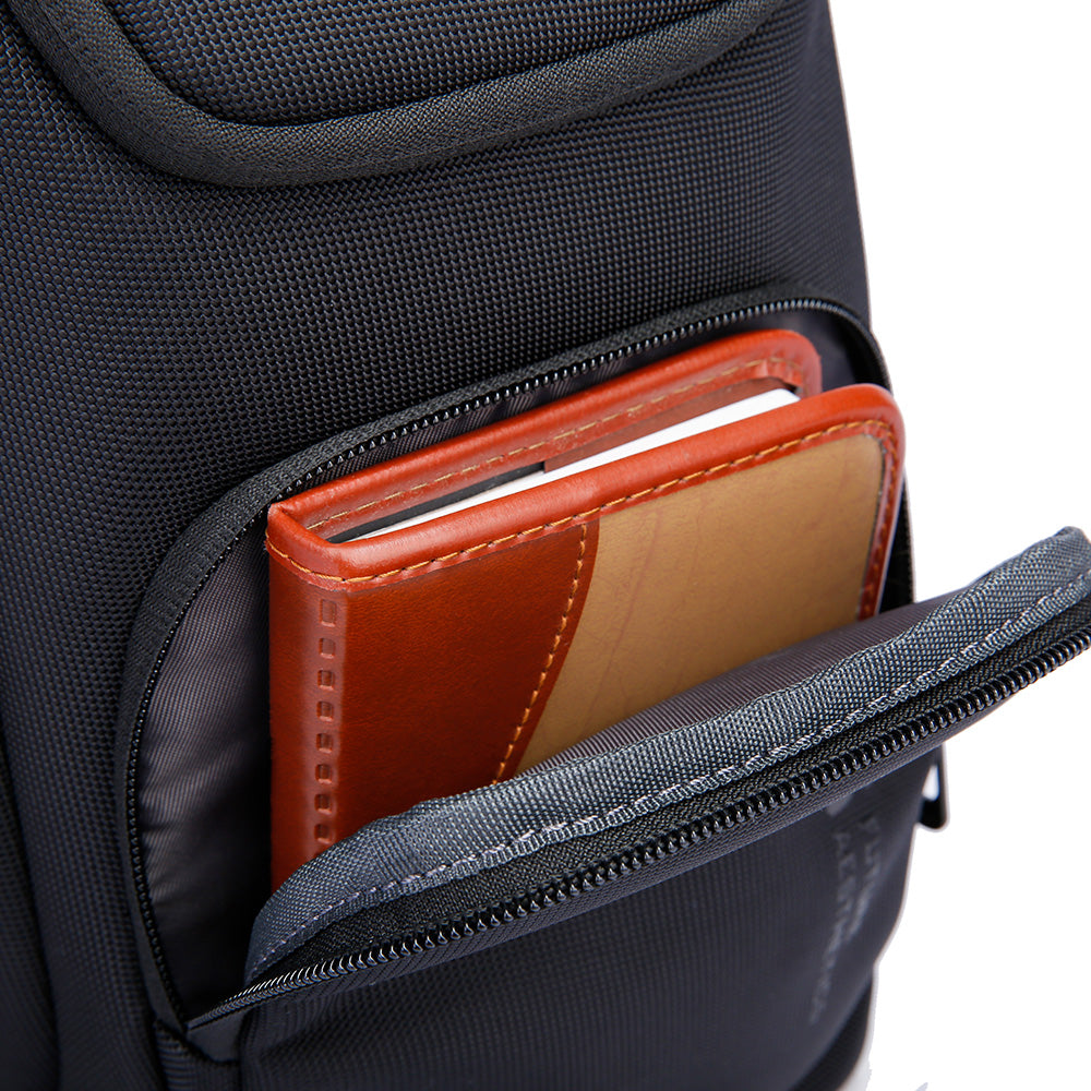 Pechera The Multipocket de Bange Perú para viajes, color negro y bolsillo inferior para cosas pequeñas