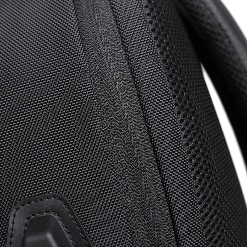 Mochila The Classic de Bange Perú para el día a día, color negro, material impermeable y a prueba de cortes