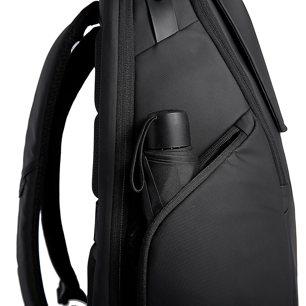Mochila The Hugger de Bange Perú para oficina y trabajo, color negro, bolsillo para botella y paraguas