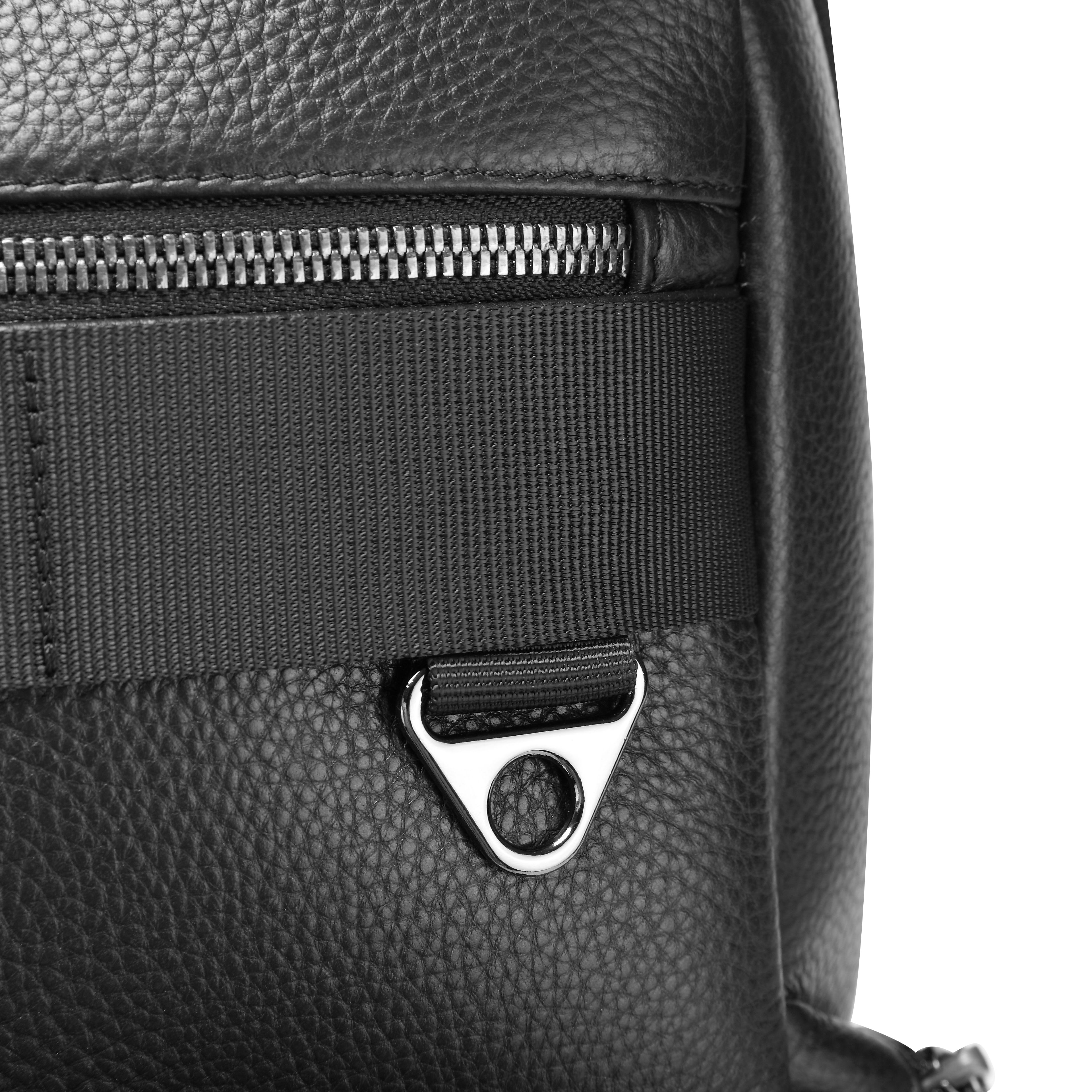 Mochila The Leatherpack de Bange Perú para oficina y trabajo, color negro y soporte metálico para colgar accesorios