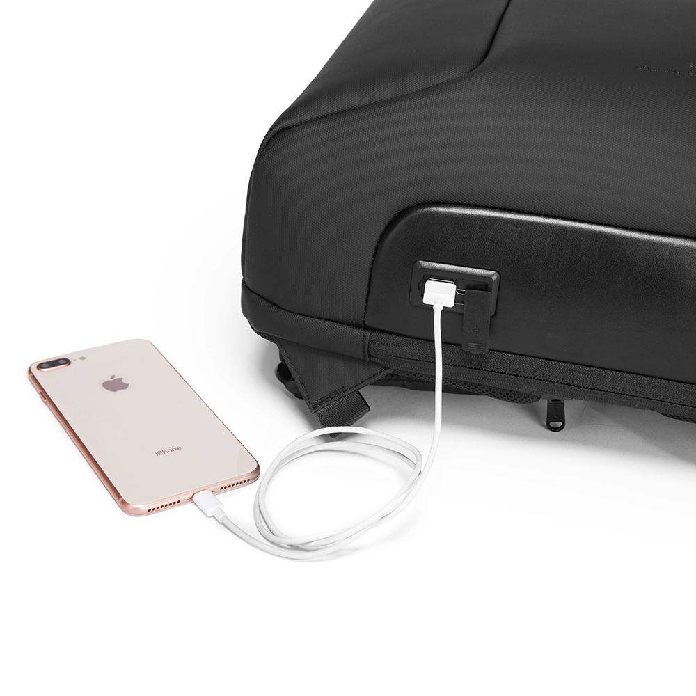 Mochila The Vaultpack de Bange Perú para oficina y trabajo con puerto USB