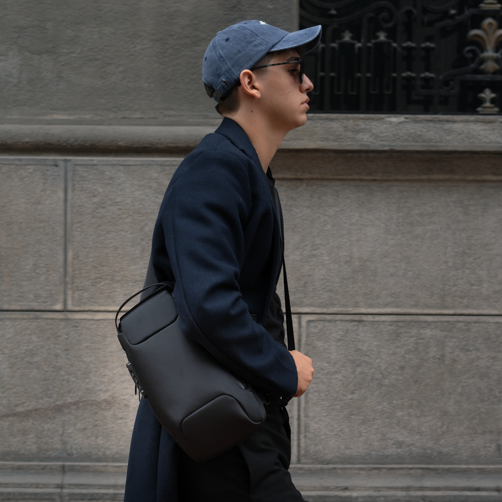 Pechera The Safebag de Bange Perú para viajes, color negro y diseño elegante